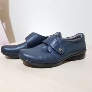 EUC Naturalizer shoes in Navy and leather